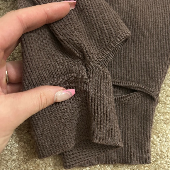 Aritzia cut out knit top!! *FLAWED - Picture 5 of 6